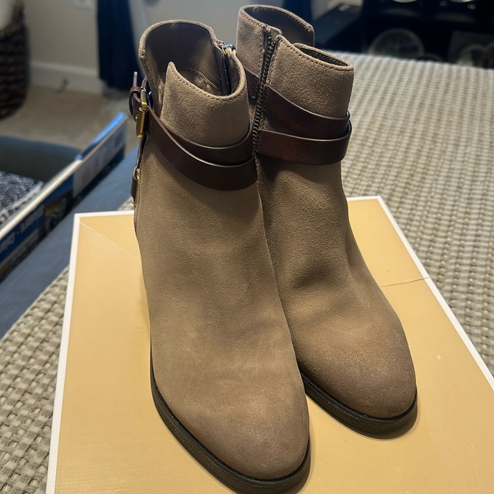 Michael Kors Tan Ankle Boots size 7
